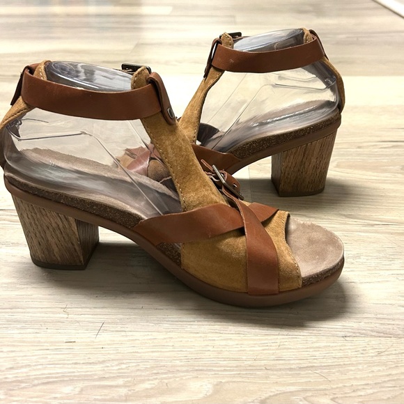 Dansko Sandals Dominique Tan Brown Women 40 US 9.5-10 Block Heel Leather Suede - Picture 9 of 13